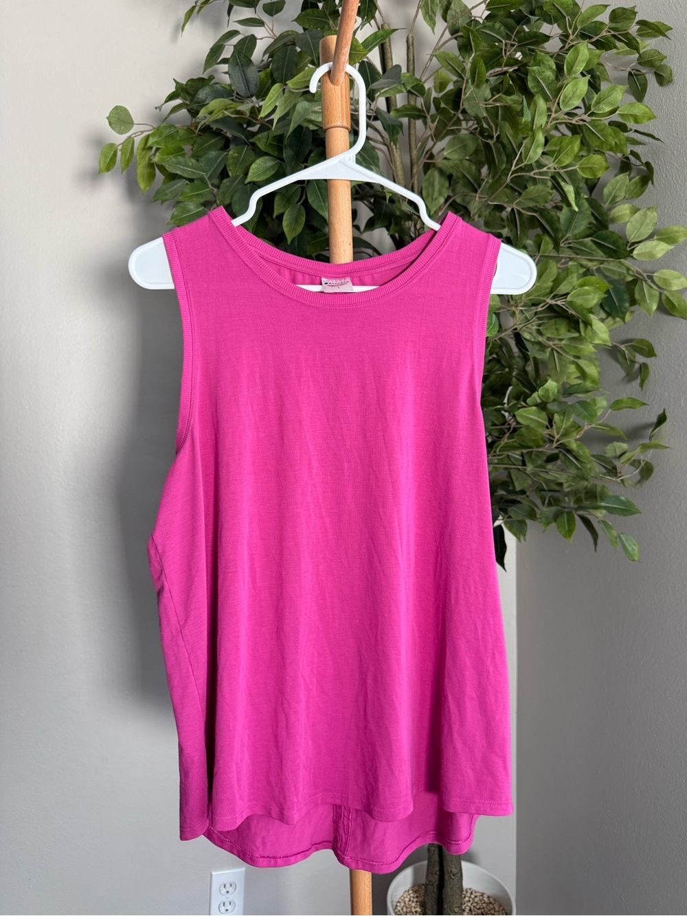 Athleta Pink Open Back Tank Top Women’s Size Large